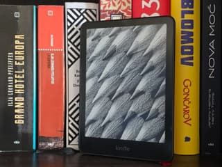 Leaked Images Reveal Redesigned Entry-Level Kindle with Rounded Corners and New Button Placement