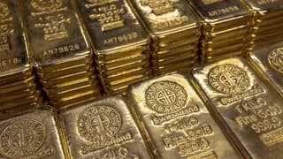 Precious Metals Plunge as Rising Yields and Fed Hike Fears Hit Gold and Silver