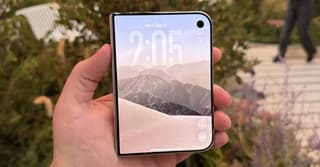 iPhone Duo left-handed usability and design rationale under scrutiny