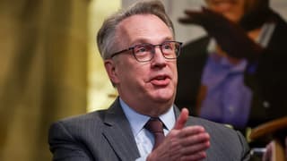 Fed Officials Signal Likely Rate Hike by Year-End as Inflation Sticks