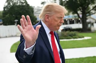 Trump's White House media ban sparks legal fight and press pool collapse