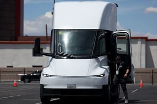 Tesla Semi Launch Highlights 2,500-Unit Order and New Fleet Customers