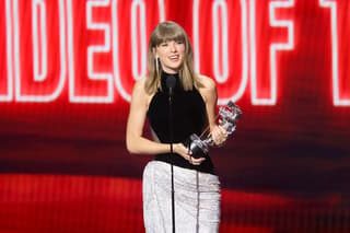 Swift claims VMA record with 32 awards, premieres new video