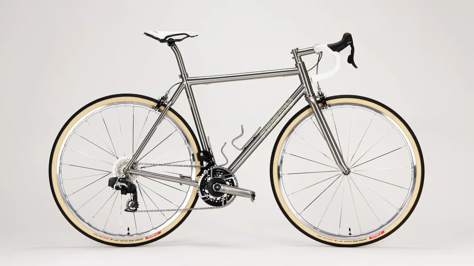 Firefly Revives Rim Brakes with 3D-Printed Titanium Frame and 40mm Tire Clearance