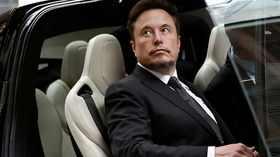 Tesla Postpones Roadster Hover Demo to October 15 Due to Texas Storms