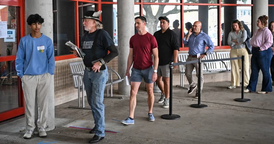 Texas DPS Glitch Delays Tens of Thousands of Voter Registrations Ahead of Midterms