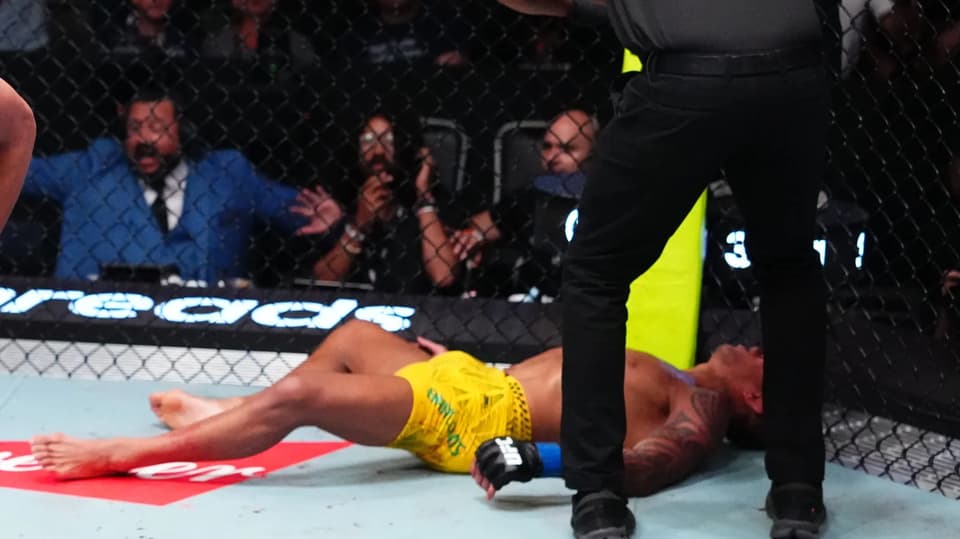 Barcelos stable after traumatic knockout in historic age-gap main event