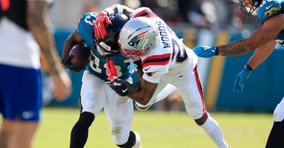 Patriots Collapse in 35-6 Loss to Jaguars as Maye's Struggles Deepen