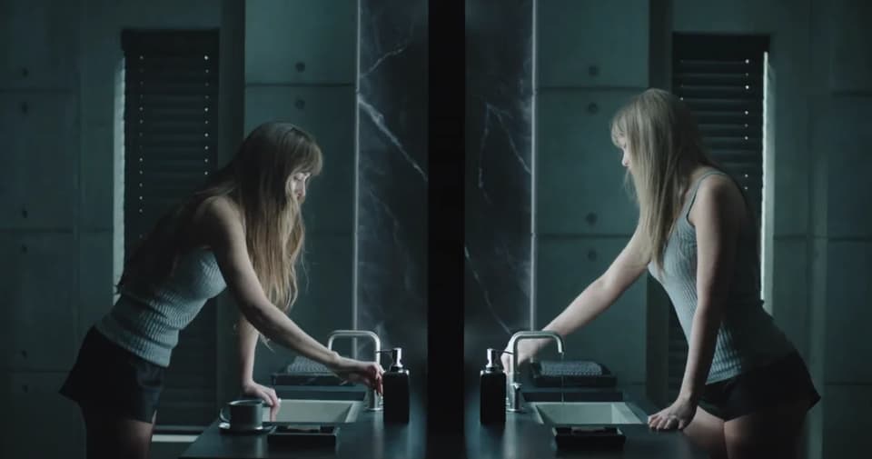 Swift’s 'Encore' EP Draws Sharp Criticism for Diluting 'Showgirl' Amid Award Season Push