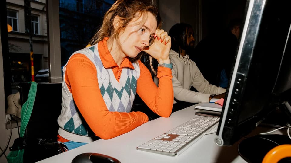 Entry-level job market tightens as employers demand experience from new grads