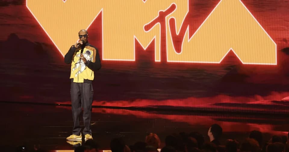 Madonna and Taylor Swift Dominate 2026 VMAs Amidst Tributes to Parton and George Michael
