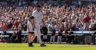 Verlander’s Final Start: A Surprise Family Hug, a Walk-Off Win, and a $100K Donation