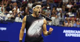 Shelton outlasts Alcaraz in record-late U.S. Open thriller to reach semis