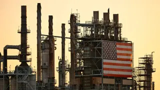 Trump Weighs Diesel Export Ban as U.S. Prices Hit Record Highs