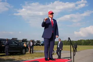 Trump Visits Kansas Amid Farmer Backlash Over Tariff-Driven Input Costs