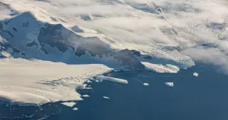 Warm Tropical Waters Trigger Record Antarctic Snowfall, Add 695 Billion Tons of Ice