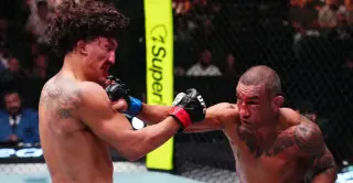Glover Teixeira reveals brain swelling caused Raoni Barcelos' UFC Vegas 121 collapse