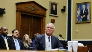 White House scrambles to steady HHS leadership ahead of midterms