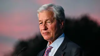 Dimon Warns on Stocks, Shuns Long Treasuries as Short-End Flows Surge