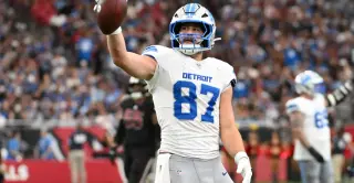 Lions snap losing streak with 45-21 rout of Cardinals, silencing defensive doubts