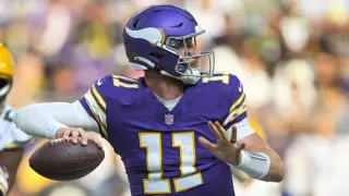 Wentz Could Force Vikings QB1 Decision With Hot Start