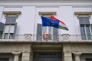 Hungary Blocks Ukraine’s EU Accession Talks as Moldova Advances