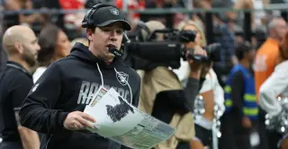 Kubiak Blames Final Play and Fourth-Down Gamble for Raiders' 30-27 Loss to Chiefs