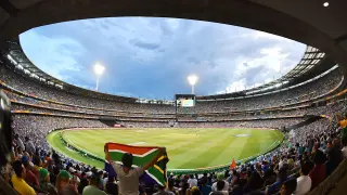NFL's First Australian Game: 49ers and Rams Adopt Opposite Travel Strategies for Melbourne Opener