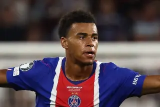 Kvaratskhelia shines as PSG edge Villa to lift the UEFA Super Cup
