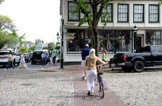Nantucket crafts shop sparks culture clash with 'No Influencers' sign