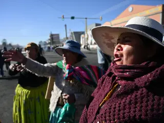 Bolivia deploys 3,500 troops to clear La Paz roadblocks as protests intensify