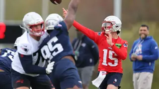 Lomu Leads Left-Tackle Look as Morton Impresses in Patriots Rookie Minicamp
