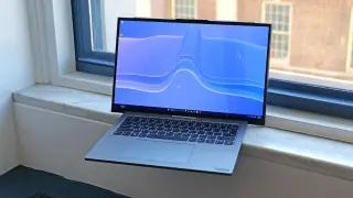 Lenovo's Swan Concept Expands a 14-Inch Laptop to 17 Inches for Multitasking