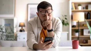 Smartphone AI now screens unknown callers to filter spam and scams