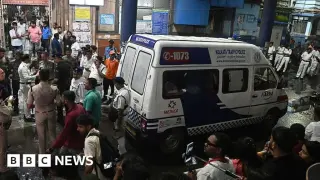 Crowd Crush at Indian Hindu Festival Kills at Least 17