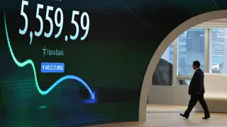 Market Jitters Signal Potential AI Bubble Burst