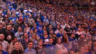 Buffalo crowd belts out O Canada after anthem mic cuts out