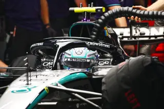 Mercedes stuck with unstable new spec as Antonelli struggles in Singapore