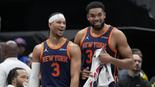 Knix Halt Contract Talks for Towns, Hart, and Others to Prioritize Season Prep