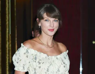 Taylor Swift Swaps Iconic 10-Carat Ring for Emerald-Cut Stone in New Single Promo