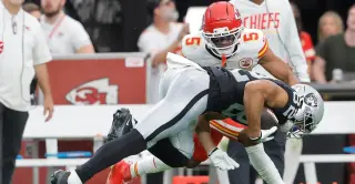 Chiefs Survive Late Raiders Rally to Stay 4-0, but Lose Key Receivers