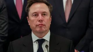 Musk’s $10.7B SpaceX Gift to Kids Faces Lockups and Tax Benefits