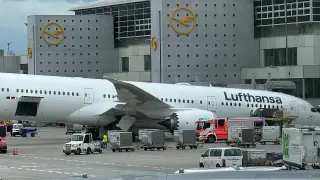 Frankfurt nose-gear collapse injures Lufthansa staff; LA-bound flight canceled
