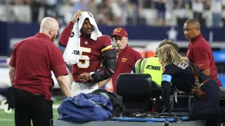 Commanders rally around Mariota as Daniels sidelined by elbow dislocation
