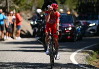 Pogačar’s Vuelta bid falls short as Mas bridges gap after bottle denial