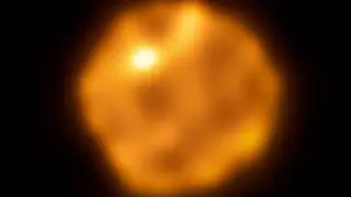 ALMA captures Betelgeuse’s bubbling surface in unprecedented detail