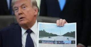 Trump Plans Blue Makeover for Lincoln Memorial Reflecting Pool