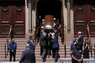 Star-Studded Farewell: Clive Davis Remembered by Springsteen and Warwick
