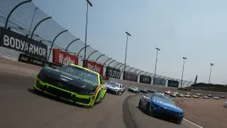 Gibbs Edges Bell at Iowa as Chase Push Begins
