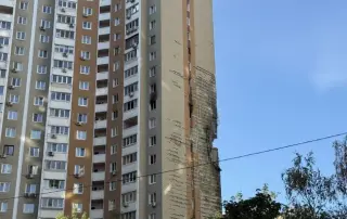 Russian drone hits Kyiv high-rise, injuring residents amid broader attacks
